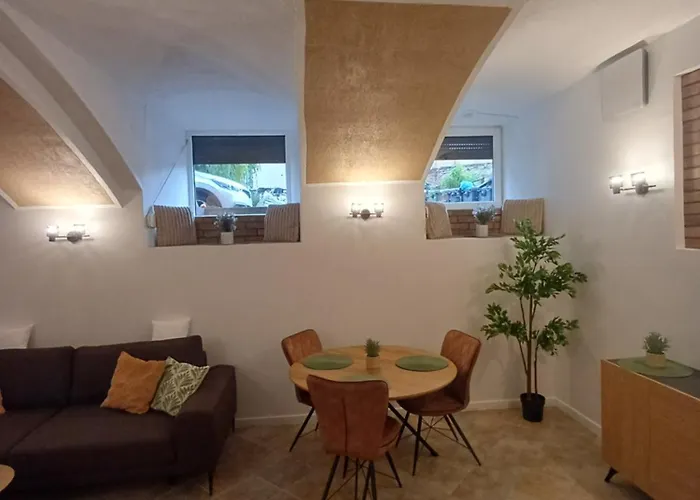 Flowers Appartments アパート